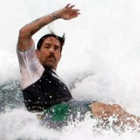 Anthony Kiedis blessé : une hospitalisation et une tournée annulée