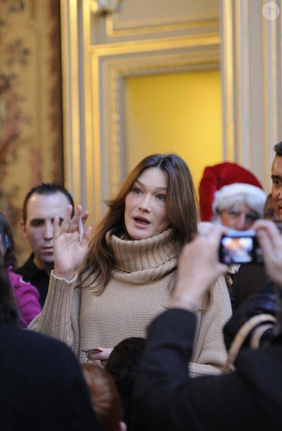 Carla Bruni au Noël de l'Élysée, à Paris, le 14 décembre 2011.