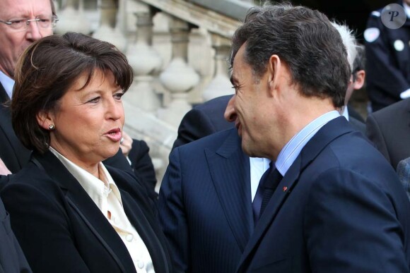 Martine Aubry dit au revoir à Nicolas Sarkozy à la préfecture de Lille où il a présenté ses voeux à la fonction publique, le 12 janvier 2012.