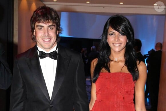 Fernando Alonso et Raquel del Rosario (photo : en 2007 à Monte-Carlo) ont toujours tenu leur vie privée secrète, mais, depuis l'annonce de leur séparation en décembre 2011, les médias s'intéressent de près à l'Espagnol et aux rumeurs de relation avec la bombe suisse Xenia Tchoumitcheva...