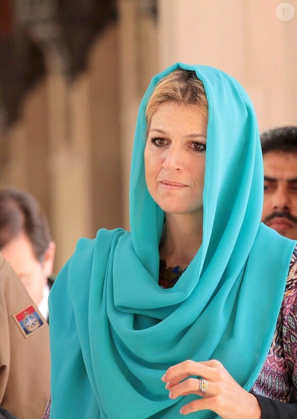 La princesse Maxima des Pays-Bas visitait la grande mosquée de Mascate au matin du 12 janvier 2012, dernier jour de la visite officielle de trois jours de la reine Beatrix au sultanat d'Oman.