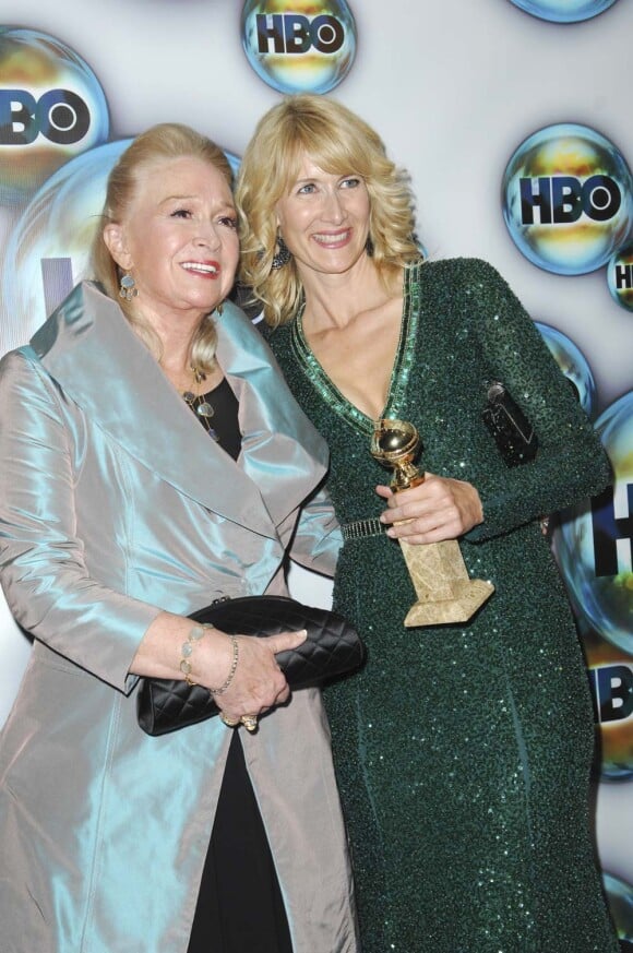 Laura Dern et sa mère Diane Ladd à la cérémonie des Golden Globes, à Los Angeles, le 15 janvier 2012.