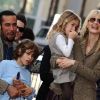 Laura Dern, Ben Harper et leurs enfants à Los Angeles, le 16 décembre 2009.