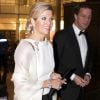 Accompagnée du Premier ministre néerlandais Mark Rutte, la princesse Maxima des Pays-Bas honorait le 23 janvier 2012 le dîner de gala marquant le 50e anniversaire de la Chambre de commerce américaine aux Pays-Bas, à l'Hôtel de Ville de La Haye.