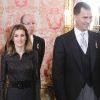 Le roi Juan Carlos et la reine Sofia d'Espagne recevaient le 24 janvier 2012, au palais royal et en présence de Felipe et Letizia, les ambassadeurs étrangers.