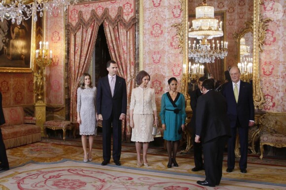 Le président du Pérou Ollanta Humala et son épouse Nadine Heredia ont été accueillis le 25 janvier 2012 au palais de la Zarzuela, à Madrid, par le roi Juan Carlos Ier, la reine Sofia, le prince Felipe et la princesse Letizia.