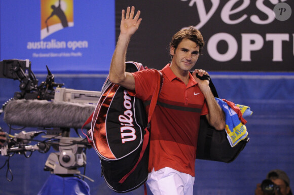 Roger Federer quitte l'Open d'Australie les larmes aux yeux le 26 janvier 2012 à Melbourne après sa demi-finale perdue face à Rafael Nadal lors de l'Open d'Australie