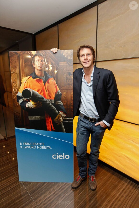 Le prince Emmanuel-Philibert de Savoie en promotion pour son émission Il Principiante. Il Lavoro nobilita, à Milan, le 26 janvier 2012. En janvier 2012, l'époux de Clotilde Courau a révélé qu'il avait été opéré en décembre 2011 d'une tumeur nasale.