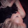 Image extraite du clip La Belle et la bête d'Amanda Lear, janvier 2012.