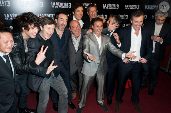 José Garcia et ses amis s'amusent à l'avant-première de La vérite si je mens ! 3 à Paris, le 30 janvier 2012.