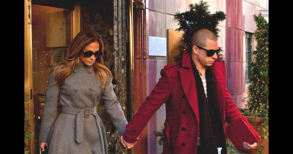 Jennifer Lopez Et Casper Smart Sortent De Leur Hôtel à New