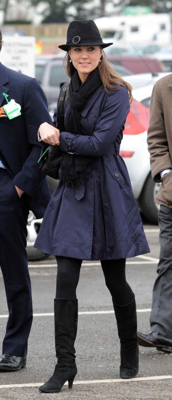 Kate Middleton à Cheltenham en mars 2008.
Fin janvier 2012, Catherine, duchesse de Cambridge, s'est vu décerner à la quasi-unanimité (91% des suffrages) le Hat Person of the Year Award réservé à la personnalité la mieux chapeautée de l'année par la vénérable Headwear Association basée en Californie !