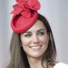 Le chapeau "feuille d'érable" de la duchesse Catherine, confectionné par Sylvia Fletcher pour Lock & Co, a fait sensation le jour de la Fête nationale canadienne, le 1er juillet 2011. Un must de l'année !
Fin janvier 2012, Catherine, duchesse de Cambridge, s'est vu décerner à la quasi-unanimité (91% des suffrages) le Hat Person of the Year Award réservé à la personnalité la mieux chapeautée de l'année par la vénérable Headwear Association basée en Californie !