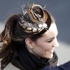 Un charmant chapeau résistant au vent pour la première sortie de Kate Middleton en tant que fiancée du prince William, en février 2011 à Anglesey.
Fin janvier 2012, Catherine, duchesse de Cambridge, s'est vu décerner à  la quasi-unanimité (91% des suffrages) le Hat Person of the Year Award  réservé à la personnalité la mieux chapeautée de l'année par la  vénérable Headwear Association basée en Californie !