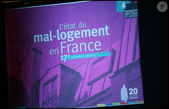 La présentation du rapport annuel sur l'état du mal-logement en France de la Fondation Abbé Pierre le 1er février 2012 à la Porte de Versailles à Paris