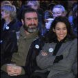 Eric Cantona et Rachida Brakni le 1er février 2012 à la Porte de Versailles à Paris pour la présentation du rapport annuel sur l'état du mal-logement en France de la Fondation Abbé Pierre 