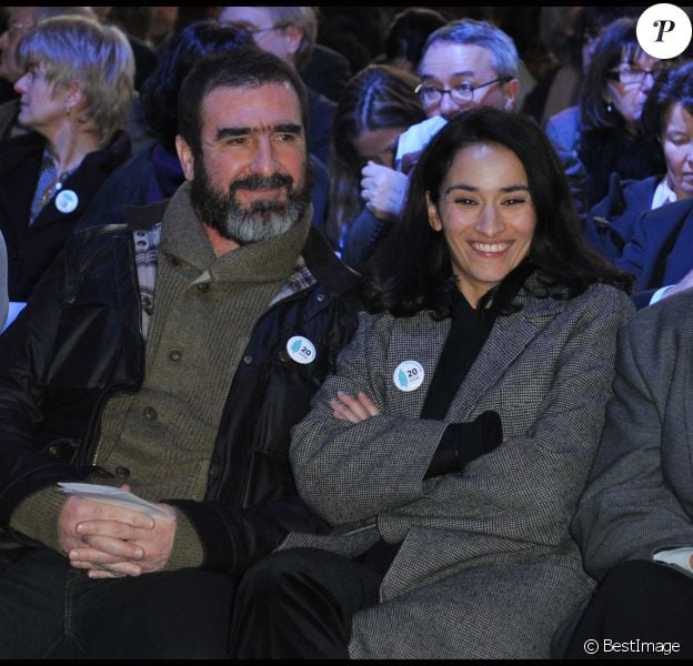Eric Cantona et Rachida Brakni le 1er février 2012 à la Porte de Versailles à Paris pour la présentation du rapport annuel sur l'état du mal-logement en France de la Fondation Abbé Pierre