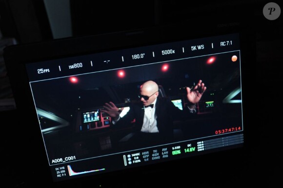 Pitbull sur le tournage du clip de Jean-Roch, Name of love