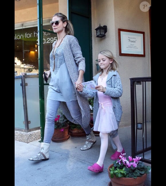 Heidi Klum et sa fille Leni en tenue de danseuse à Los Angeles le 4 février 2012.