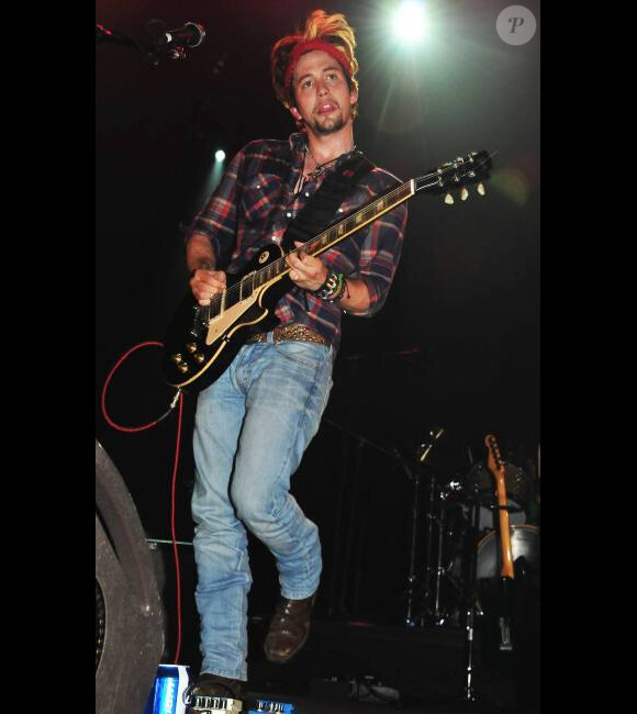 Jackson Rathbone sur scène à New York, en juillet 2011.