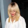 Rihanna est désormais blonde. Ici à Los Angeles, le 8 février 2012.