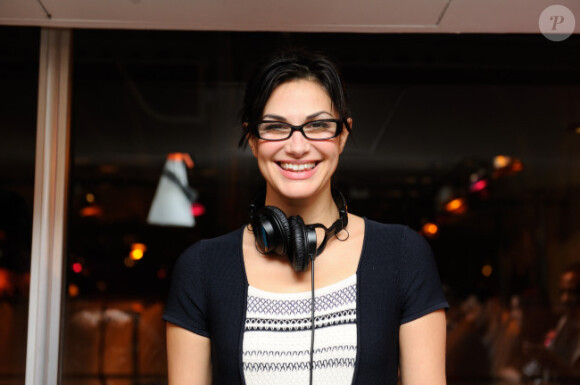 Helena Noguerra joue les DJ lors du lancement de la collection Brand Bazar de la marque Rodier, à Paris, le 9 février 2012
