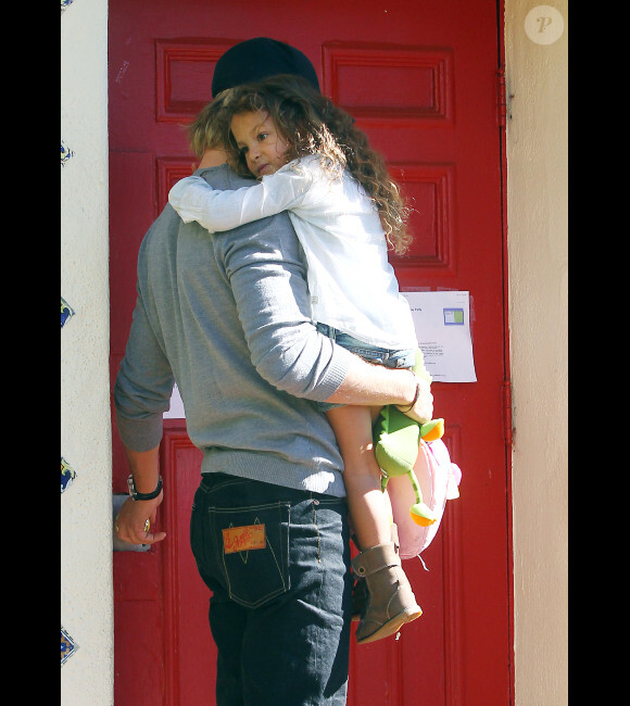 Gabriel Aubry va chercher sa petite Nahla de la maternelle, le 9 février 2012 à Los Angeles