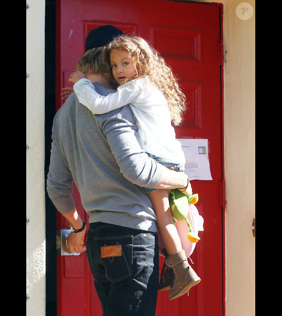 Gabriel Aubry va chercher sa petite Nahla de la maternelle, le 9 février 2012 à Los Angeles
