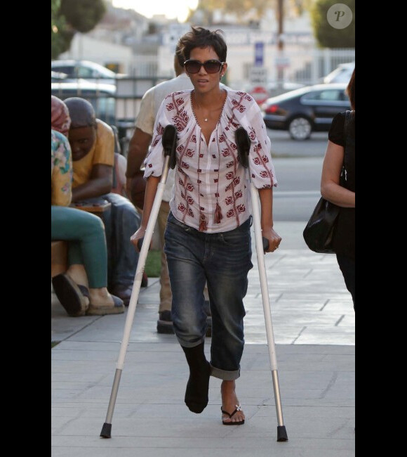 Halle Berry, blessée, dans les rues de Los Angeles, le 9 février 2012