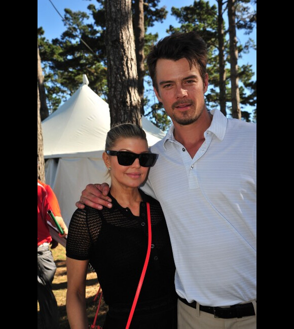 La chanteuse Fergie soutient son homme Josh Duhamel lors de son tournoi de golf, à Los Angeles, le 8 février 2012