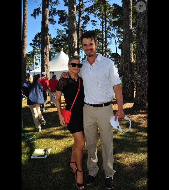 Fergie soutient son mari Josh Duhamel lors de son tournoi de golf, à Los Angeles, le 8 février 2012