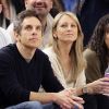 Ben Stiller et Christine Taylor au Madison Square Garden pour assister à la victoire des Knicks contre les Lakers, à New York, le 10 février 2012.