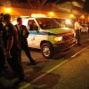 L'ambulance quitte enfin le Beverly Hilton Hotel à Los Angeles, le 11 février 2012.