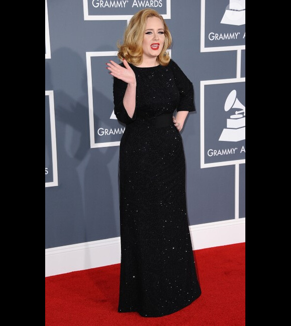 Adele pose sur le tapis rouge des Grammy Awards 2012, le dimanche 12 février 2012.