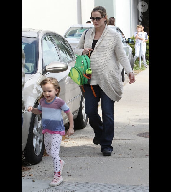 Jennifer Garner, enceinte, et Seraphina, à Los Angeles, le 11 février 2012
