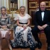 Le roi Harald V de Norvège et ses deux grandes soeurs, la princesse Raghnild, 81 ans, et la princesse Astrid, 80 ans.
La princesse Astrid de Norvège, soeur du roi Harald V et cousine de la reine Elizabeth II, célébrait le 12 février 2012 sn 80e anniversaire au palais royal à Oslo.