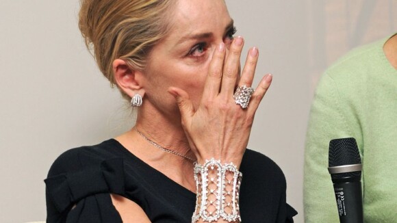 Sharon Stone : L'actrice laisse ses larmes couler devant les photographes