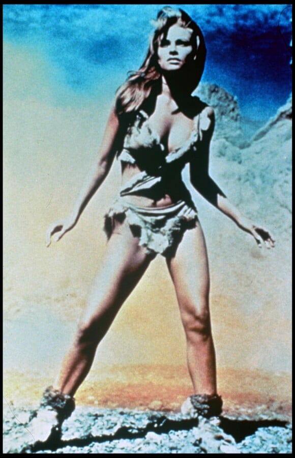 Raquel Welch est n°6 du classement "Les plus belles femmes en maillot de bain". Ici dans le film "Un million d'années avant Jesus Christ", en 1966.