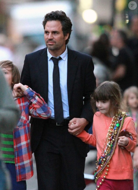 Mark Ruffalo en compagnie de sa fille sur le tournage de son film Now you see me, à la Nouvelle-Orléans, le 8 février 2012