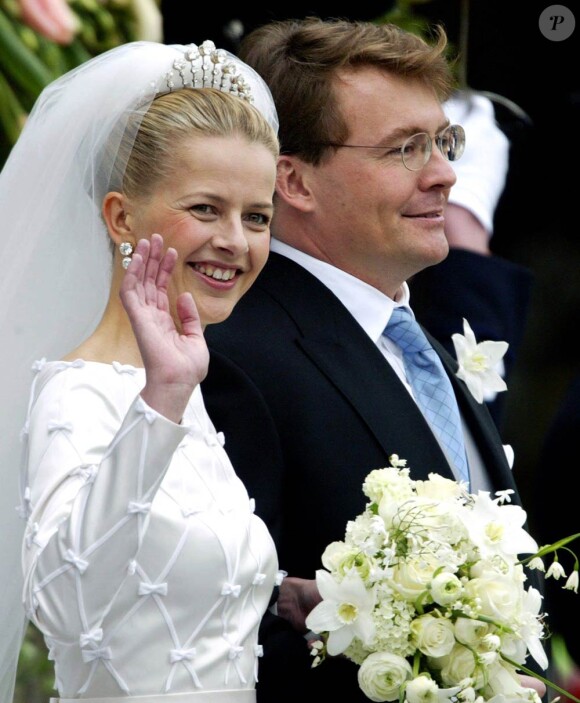 Le prince Friso et la princesse Mabel lors de leur mariage en 2004.
Pris dans une avalanche à Lech (Alpes autrichiennes) le 17 février 2012, le prince Friso a été déclaré dans le coma le 24 février. La famille royale en pleine tragédie...