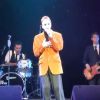 Robin Gibb sur la scène du Palladium le 13 février 2012 lors d'une soirée au profit de l'association Coming Home. Le mois précédent, il confiait les résultats spectaculaires du traitement de son cancer.