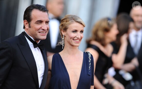 Les Français Jean Dujardin et Alexandra Lamy arrivent aux Oscars, le 26 février 2012 à Los Angeles.