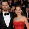 Natalie Portman et Benjamin Millepied, amoureux sur le tapis rouge des Oscars le 26 février 2012