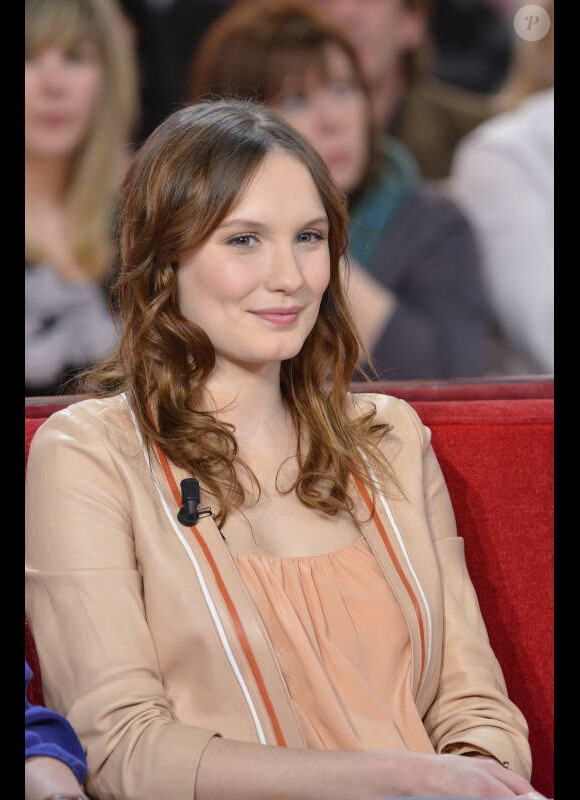 Ana Girardot lors de l'enregistrement de Vivement Dimanche qui sera diffusée sur France 2 le 4 mars 2012