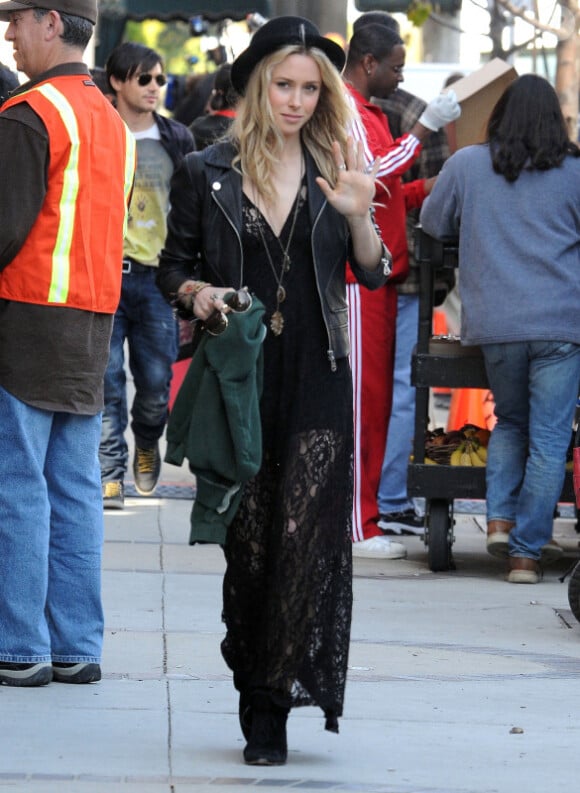 La jolie Gillian Zinser sur le tournage de 90210 à Los Angeles, le 1er mars 2012