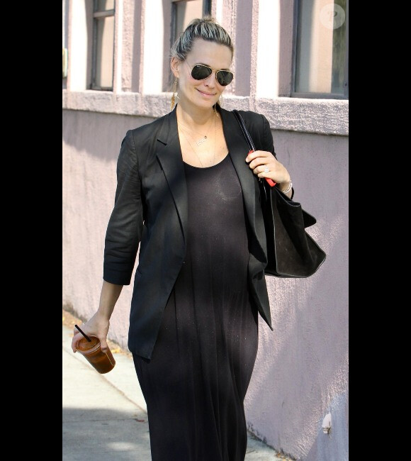 La belle Molly Sims enceinte fait ses courses à Los Angeles, le 1er mars 2012