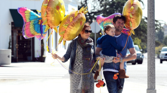 Alyson Hannigan, enceinte : Bonheur total avec son mari, sa fille et des ballons