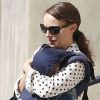 Natalie Portman porte son bébé Aleph, alors qu'elle sort de la synagogue de Santa Monica, à Los Angeles le 3 mars 2012.