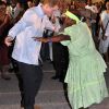 Le 2 mars 2012, à Belmopan, capitale du Belize, le prince Harry a dansé comme un fou ! Le prince Harry était en visite officielle dans les Caraïbes (Belize,  Bahamas, Jamaïque) début mars 2012, représentant la reine Elizabeth II à  l'occasion de son jubilé de diamant.