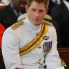 En uniforme des Blues et Royals et médaillé pour une messe à Nassau. Visite aux Bahamas les 4 et 5 mars 2012. Le prince Harry était en visite officielle dans les Caraïbes (Belize,  Bahamas, Jamaïque) début mars 2012, représentant la reine Elizabeth II à  l'occasion de son jubilé de diamant.